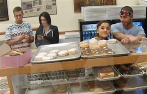 How To Eat A Donut Ariana Grandes 12 Step Guide