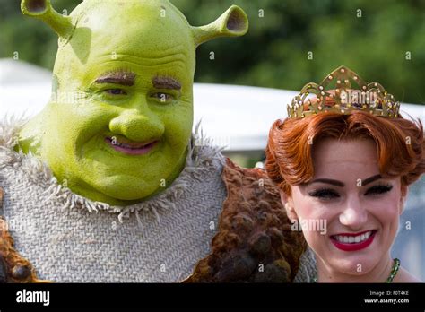 Shrek Fiona High Resolution Stock Photography And Images Alamy