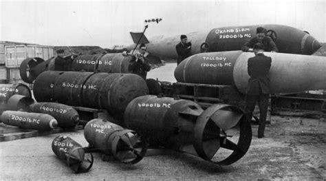 Le grand slam est une bombe conventionnelle de 10 tonnes. A bomba Grand Slam - Zheit - Entreternimento e Informação ...