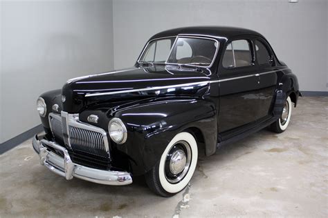 1942 Ford Business Coupe Front 34 222642
