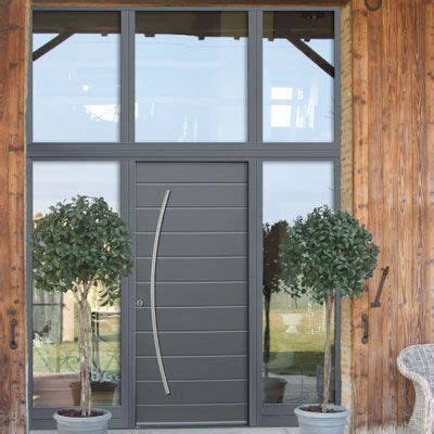 Un design unique, pour une maison et un extérieur moderne. Porte d'entrée vitrée : luminosité et beauté | BienChezMoi
