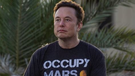 Elon Musk Booed Mercilessly During Appearance With Dave Chappelle