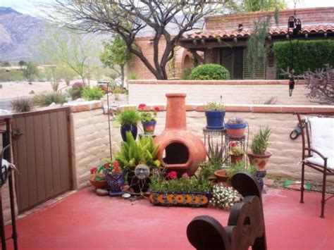 The geometric styling is modern, yet the varying colors make it unique yet cohesive. Beautiful Mexican Garden Patio Design | Mexican patio ...