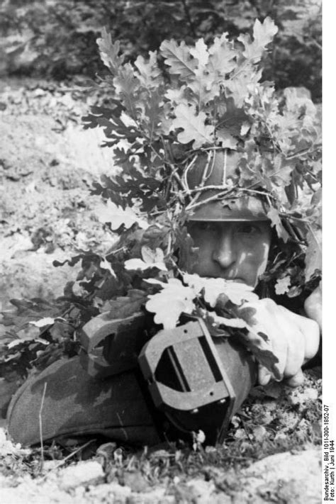 Es geht um mordversuch und verstoß gegen das waffengesetz: File:Bundesarchiv Bild 101I-300-1852-07, Frankreich ...