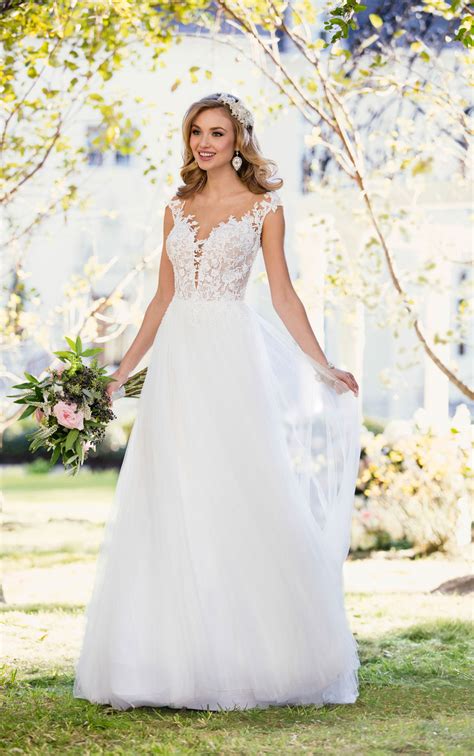 As they are affordable too, you don't have an excuse for not having a pretty casual dress to wear during your upcoming beach wedding. Beach Wedding Dresses | Romantic Beach Wedding Gown ...