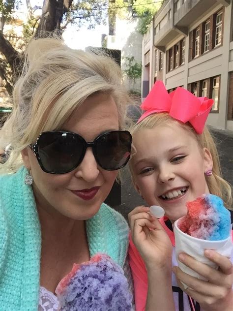 Jojo And Her Mom Jessalyn Jojo Siwa Dance Moms Dancers Big Hair Bows