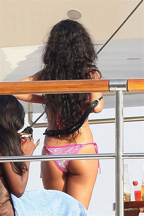 Rihanna Exposing Sexy Body In Bikini While She Is On Vacation Porn Pictures Xxx Photos Sex