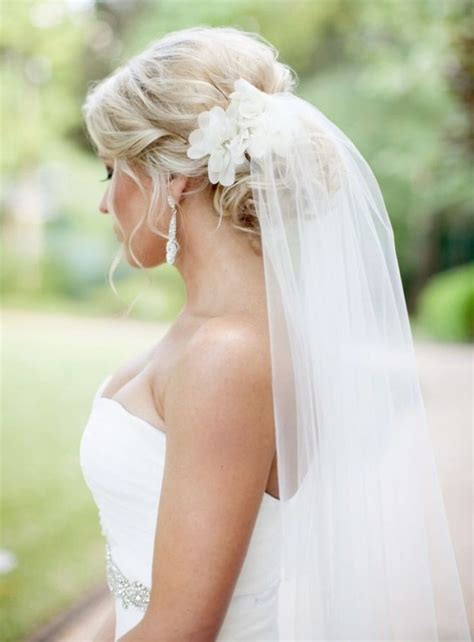 Retro bridal hairstyle with veil. 1000 Ideas About Wedding Veil On Pinterest Bridal Veils ...
