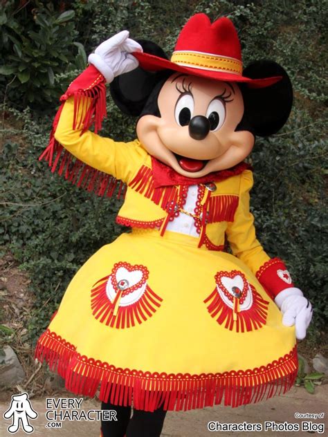 Dlp Meet N Greet With Cowgirl Minnie Friends On Everycharacter Com