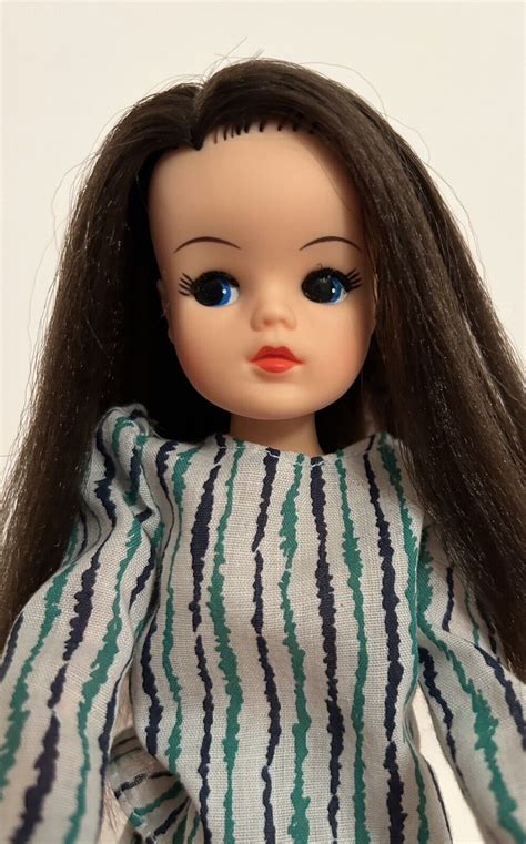 Vintage Sindy Doll Brunette Crimped Hair 033055x Rare Original Outfit
