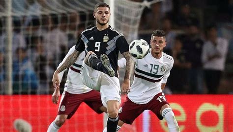 وفي عام 2014، اختير ميسي كأفضل لاعب في العالم، وهو ما علّق عليه سيب بلاتر. الأرجنتين تودع 2018 بالفوز بثنائية إيكاردي وديبالا
