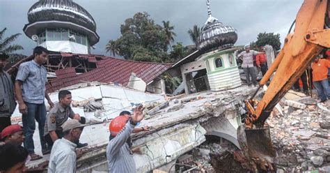 7 Dead As 62 Magnitude Earthquake Hits Sumatra The Asean Post