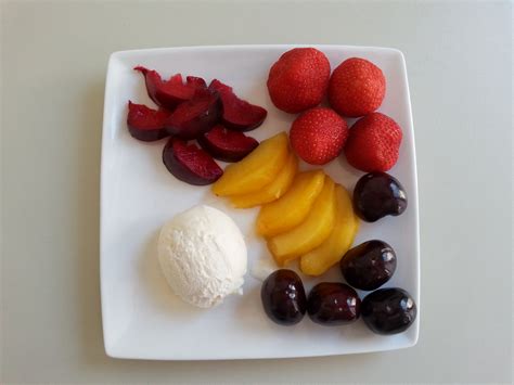 Vanille- ijs met vers fruit