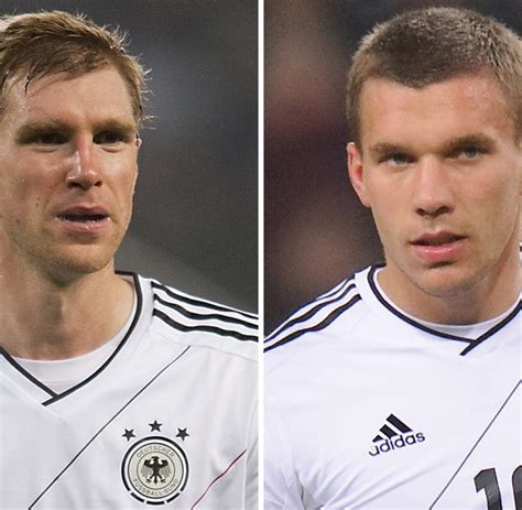 Lukas podolski, antalyaspor takımınında hücum pozisyonunda görev yapmaktadır. Wechselspiele: Mertesacker lockt Podolski per SMS zu ...