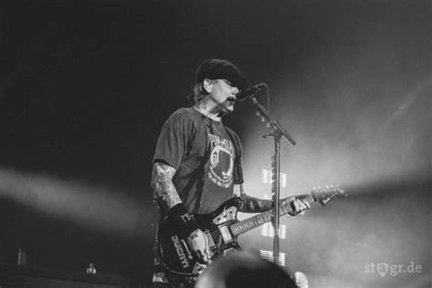 Travisbarker is currently sponsored by orange county drum and percussion and zildjian. Blink-182 + A Day To Remember in Berlin - stagr ...