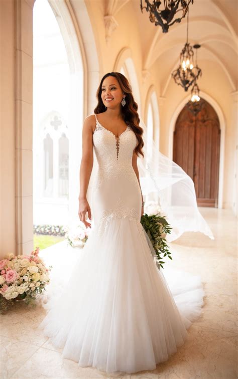 From the beginning wedding dresses selection have changed and evolved throughout the decades with the length, fabric, style, and overall look. Dramatic Mermaid Wedding Dress with Textured Skirt ...