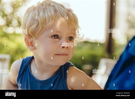 Petit Gar On Blond Mignon Banque De Photographies Et Dimages Haute R Solution Alamy