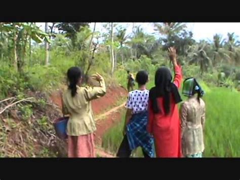 Durhaka dan dikutuk menjadi batu. Cerita rakyat MALIN KUNDANG Film Singkat - YouTube