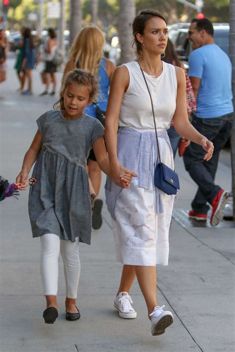 Jessica Alba Shopping With Her Daughter 04 Gotceleb