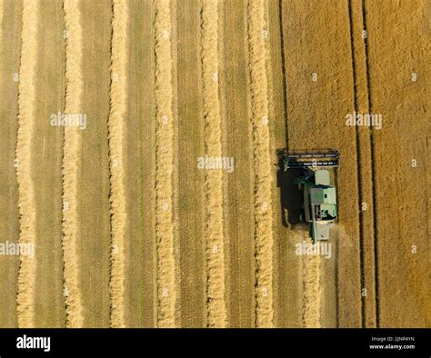 Cobined Harvester Hi Res Stock Photography And Images Alamy