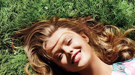 Get Summer Highlights With Sun In Hair Lightener — Vogue Vogue