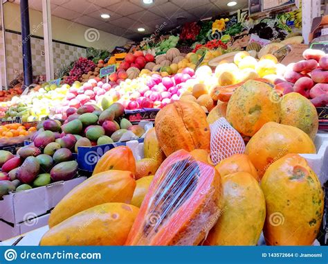 Papayas In A Street Market Stock Photo Image Of Delicious 143572664