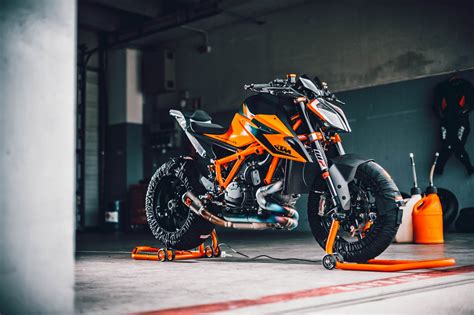 2020 ktm 1290 superduke r. KTM 1290 Super Duke R 2021 - Motochecker