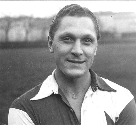 2 ayrı ülkenin de tarihine geçmeyi başarmış çok sayıda futbolcu yoktur. Legendary footballer Pepi Bican inducted in Czech FA's Hall of Fame | Radio Prague