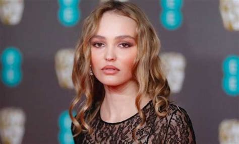 Lily Rose Depp Johnny Depps Daughter Mother Boyfriend And Facts