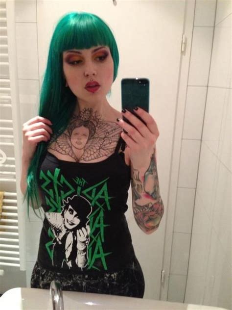 Color Hair Girl And Green Hair Afbeelding Green Hair Gothic Hairstyles Cool Hairstyles