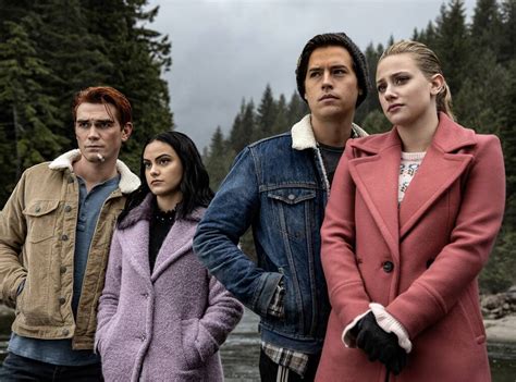 Ли́ли пóлин ре́йнхарт — американская актриса. Riverdale Now Wants Us to Think That Betty Killed Jughead ...
