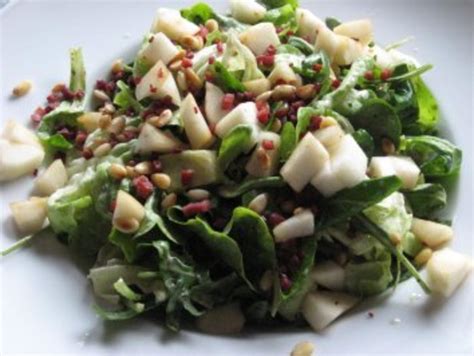 Klassischer grüner salat ist ein blattsalat der in den meisten regionen in deutschland aus kopfsalat besteht. Grüner Salat mit Schinken & Pinienkernen - Rezept - kochbar.de