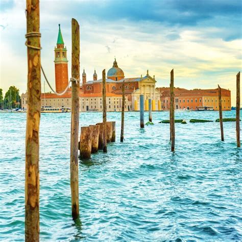 Premium Photo Moorage For Gondolas With Wooden Poles Near San Marco
