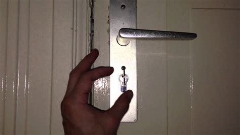 Der schlüssel steckt von innen oder ihr habt ihn einfach in der wohnung vergessen und seid jetzt ausgesperrt? Tür öffnen mit Schlagtechnik/Bump KeySchließzylinder ...