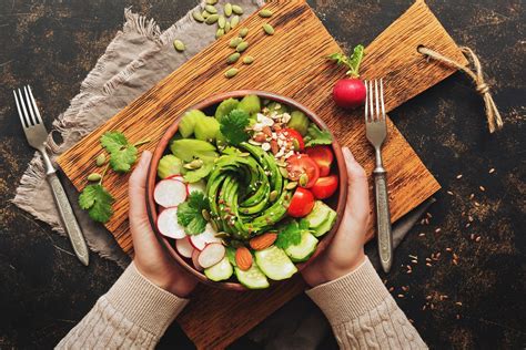 No son muchas, pero sí son relevantes para una mejor promoción de hábitos alimentarios saludables. ¿Cómo es la pirámide vegana de alimentación saludable?