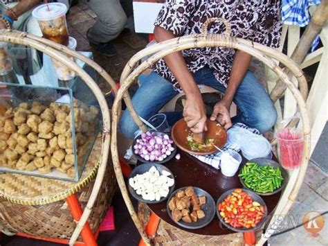 Bisa bekerja di bawah tekanan. CIREBON: 137 Tempat Wisata Kuliner Di Cirebon