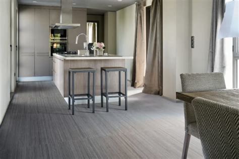 Los pisos de piedra o madera quedan hermosos en la cocina, pero son difíciles de mantener porque. Suelos vinílicos para tu vivienda: ideas y consejos | homify