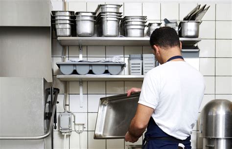 SE NECESITA AUXILIAR DE LIMPIEZA EN COCINA. - Oportunidad De Empleo