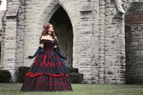 Gothic Belle Redblack Upscale Fantasy Gown Romantic Threads