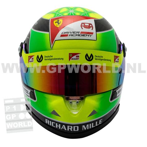 Fans des sohns von rekordweltmeister michael schumacher können sich ab sofort eine nachbildung seines helms sichern. 2019 Helm Mick Schumacher - 1/2 Schuberth - GPworld Racing ...