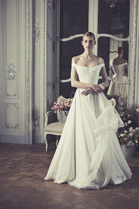 It is a day that every mother wants to both look her absolute best and let her child shine the brightest. COUTURE WEDDING DRESS: SWAN CHIFFON - Phillipa Lepley ...