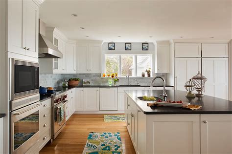 Rta cabinets are the most affordable way to give your kitchen new life which will impress anyone who walks into your kitchen. Kennebunkport Maine White Painted Shaker Style Kitchen ...
