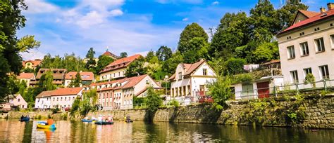 Maar tsjechië heeft ook een aantal fraaie natuurparken en vele burchten, kastelen. Tsjechië - Reviews | Columbus Travel