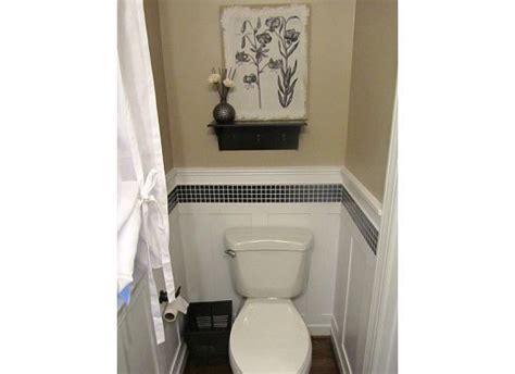 Chair rail is a thin strip of trim meant to protect walls from accidental chair bumps. Bathroom Wainscoting Ideas | Bathroom Ideas: Wainscoting ...