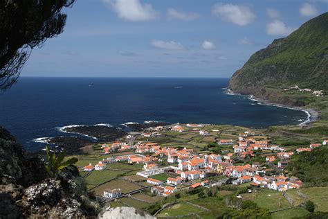 Die 143 quadratkilometer kleine insel ist landschaftlich mit unzähligen blumen geschmückt und erinnert. Portugese eilanden - ReisnaarPortugal.nl