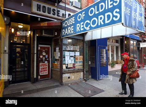 House Of Oldies 35 Carmine Street New York Ny Exterior Storefront