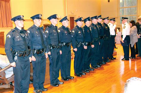 8 police officers promoted, SWAT team honored at ceremony | Warwick Beacon