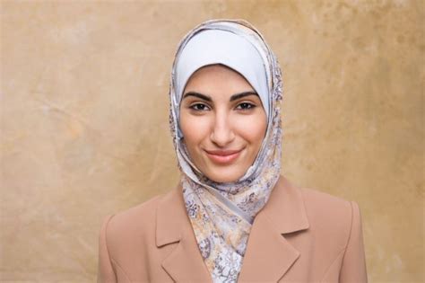 Muslim Woman Expelled From School In Veil Dispute Huffpost