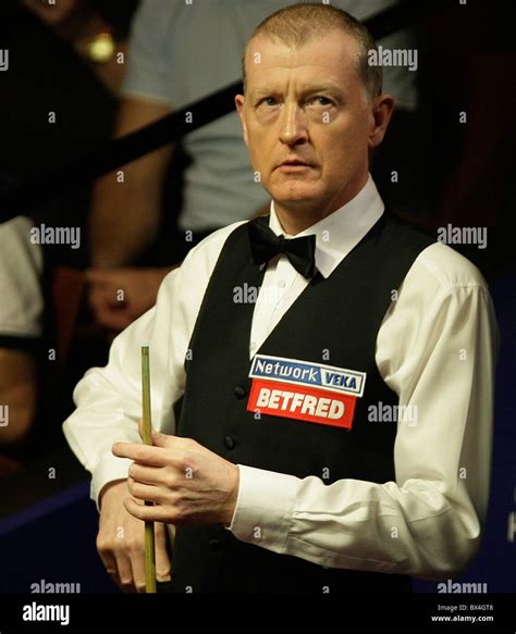 Steve Davis At The 2010 World Snooker Stock Photo Alamy