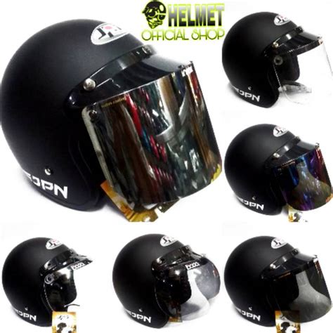 Sebetulnya di lihat dari modelnya kurang safety ya guys, namun anda jangan kawatir helm ini termasuk salah satu helm yang sudah berstandart pilihan kacanya pun beragam, ada yang kaca cembung, datar dan tanpa kaca. HELM BOGO JPN RETRO HITAM DOP KACA DATAR & CEMBUNG ...